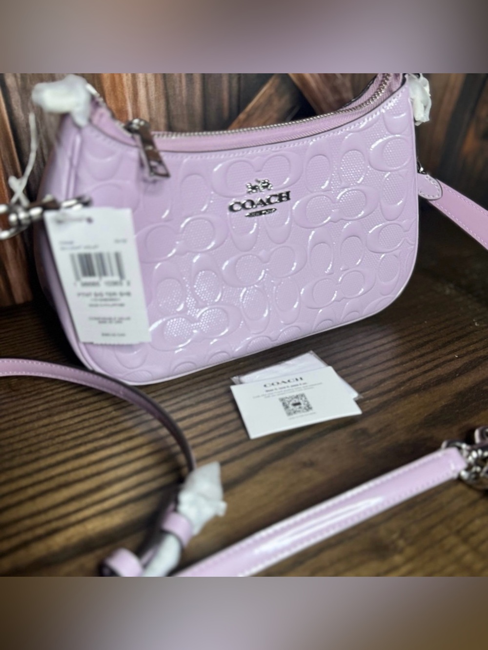 Coach Teri Shoulder Bag in Signature Leather with Heart Charm - Picture 2 of 6